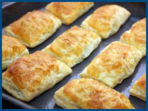 Пирожки с курицей и сметанным соусом 1 Пирожки