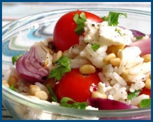 Салат из риса, помидоров черри и кедровых орехов 1 Постный салат