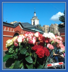 Цветы к мощам блаженной Матроны