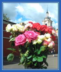 Цветы к мощам блаженной Матроны