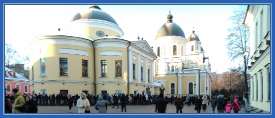 Покровский монастырь, площадь