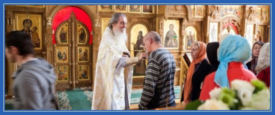 Прикладывание ко кресту, служба, храм, священник