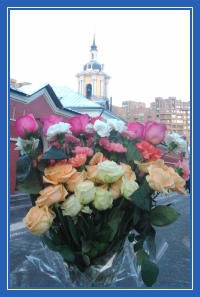 Цветы к мощам блаженной Матроны