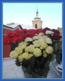 Цветы к мощам блаженной Матроны