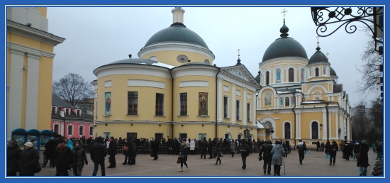Поездка к святой Матроне накануне праздника Сретения Господня 1 Покровский монастырь, 14 февраля, Площадь, паломники