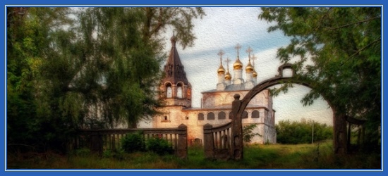 Храм, природа, деревья