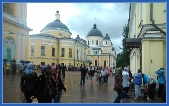 Покровский монастырь, площадь