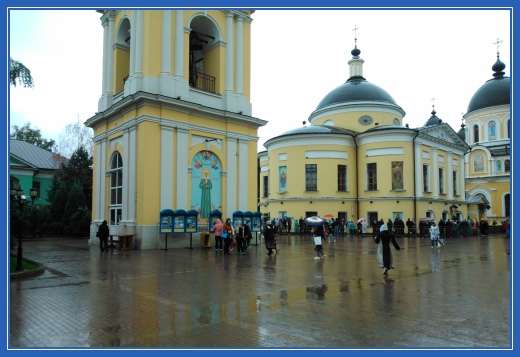 Покровский монастырь, площадь