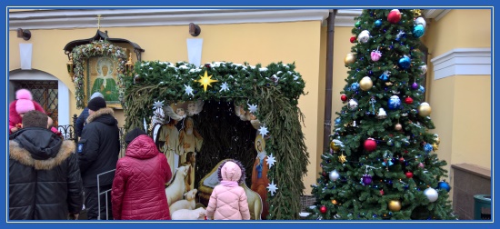 Рождественска елка у иконы блаженной Матроны