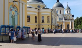 В Покровский монастырь накануне Успенского поста