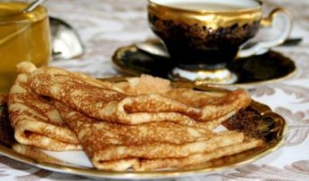 Поминальная трапеза: Блинчики и компот