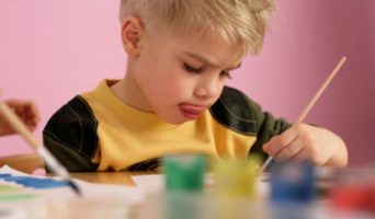 Чем занять ребёнка с пользой, пока взрослые заняты?