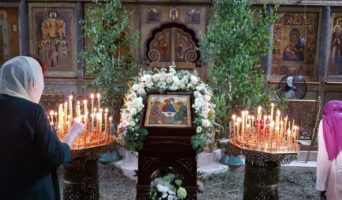 В Сретенский и Покровский монастыри на Троицу