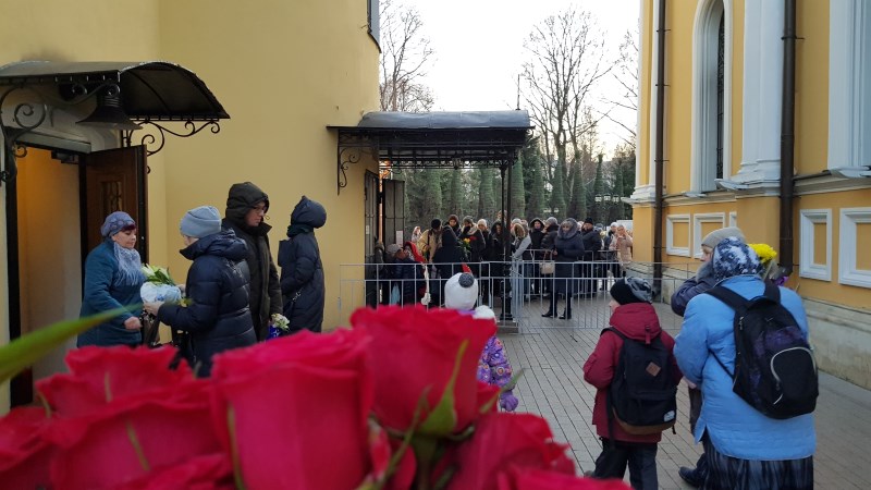 Вход для льготников в Покровский храм Вход для льготников в Покровский храм