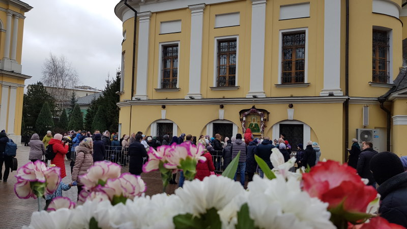 Праздничная поездка к св. Матроне на 8 марта! 2 Пред иконой святой блаженной Матроны