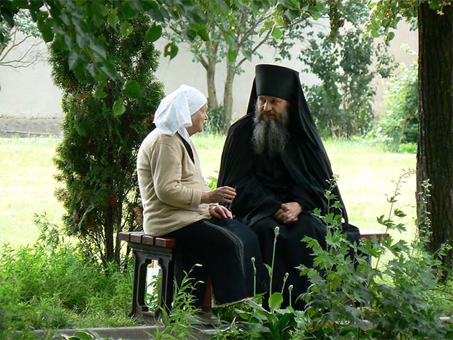 Пост, как его понимают миряне 2 Женщина беседует с батюшкой