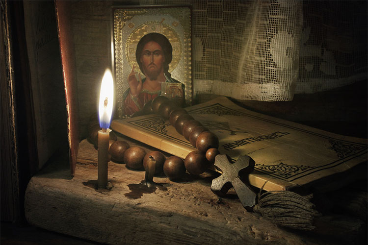 Икона, свеча, молитвослов