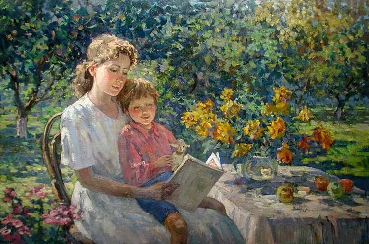 Мама читает ребенку