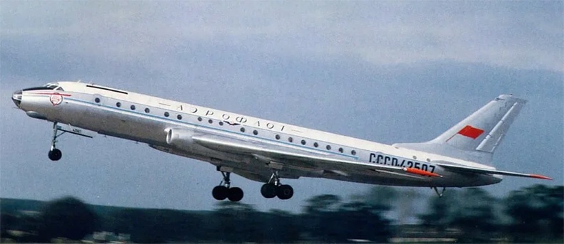 Взлет Ту-104