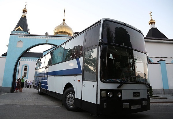 Польза и вред паломничества 2 Автобус возле храма