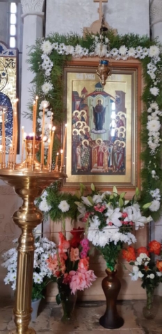 07. tsvety pred chtimoy ikonoy pokrova presvyatoy bogoroditsy 498x1024