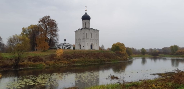 08. fotografiya tserkvi v pasmurnoe utro 1024x498