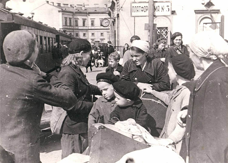 Эвакуация людей из Ленинграда