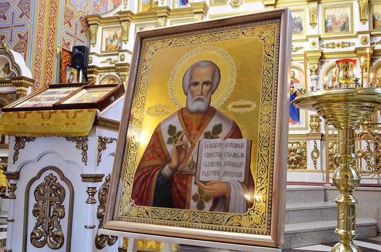 Икона святого Николая Чудотворца в храме
