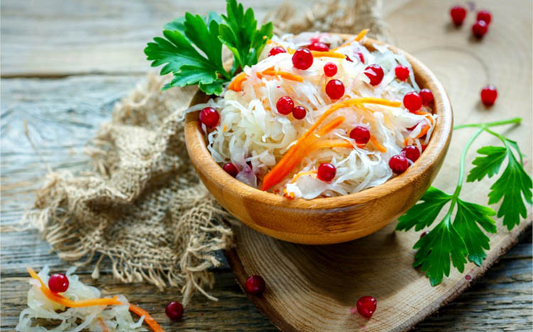 Квашеная капуста с клюквой