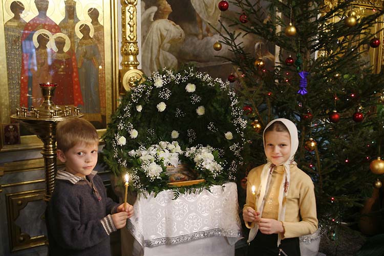 Дети в храме в Рождество