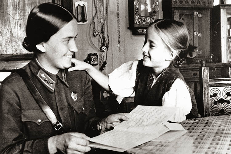 Марина Раскова с дочерью Таней