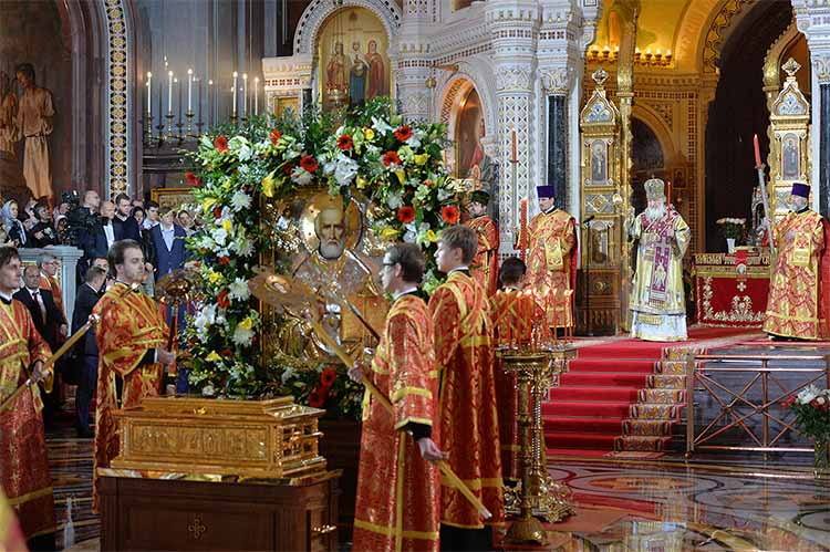 Мощи святителя Николая в Храме Христа Спасителя
