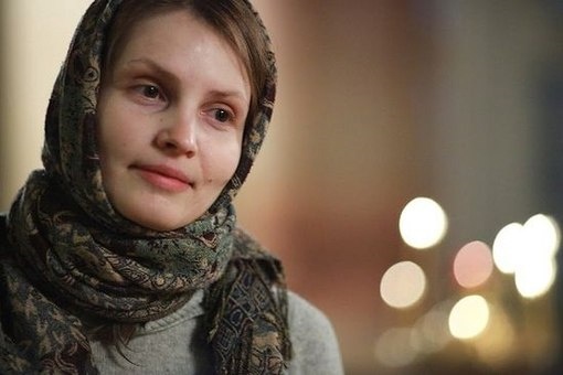 Женщина в храме