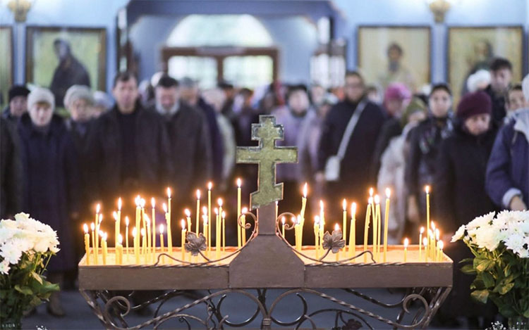 Поминовение усопших в храме