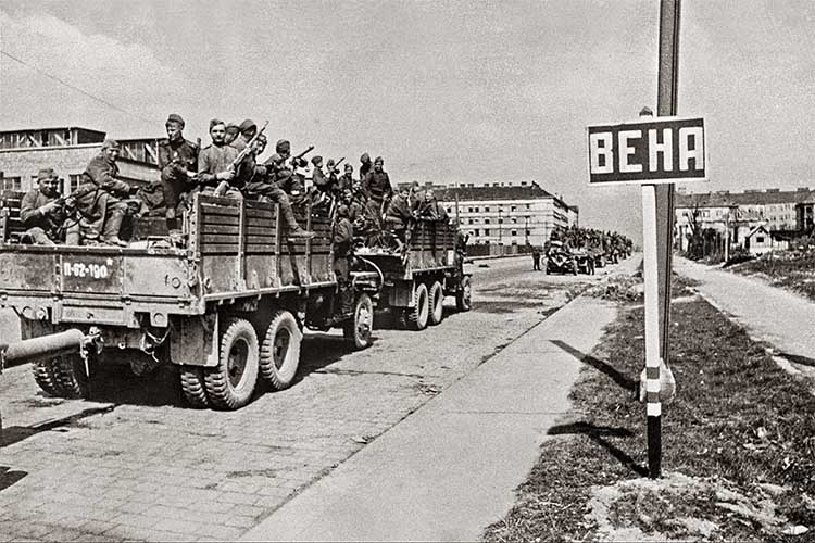 Советские солдаты в Вене