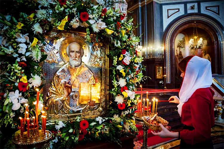 Икона Николая Чудотворца в храме