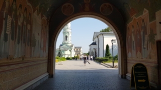 10. Святые врата обители 10. Svyatye vrata obiteli
