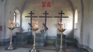 22. Воскресенская часовня. Три гробницы Оптинских новомучеников 22. Voskresenskaya chasovnya. Tri grobnitsy Optinskih novomuchenikov