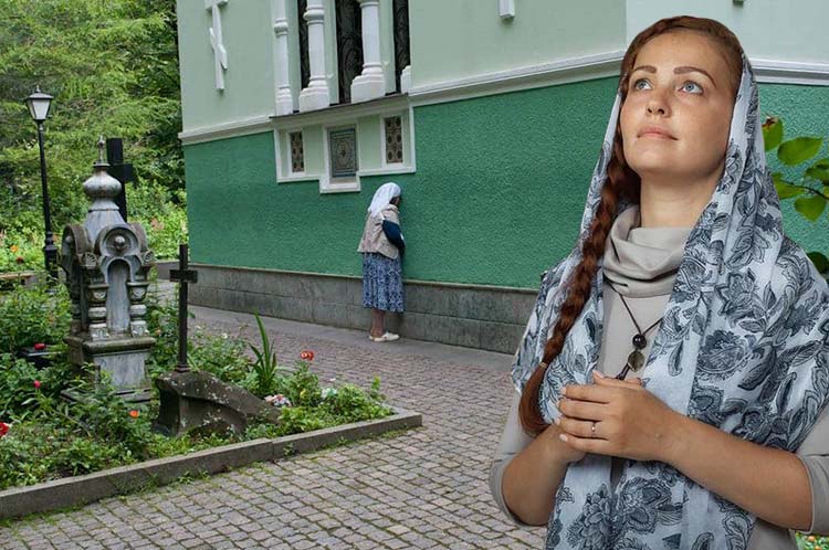 У часовни блаженной Ксении