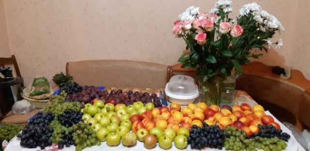 08. Frukty v Dom miloserdiya dlya pozhilyh lyudey