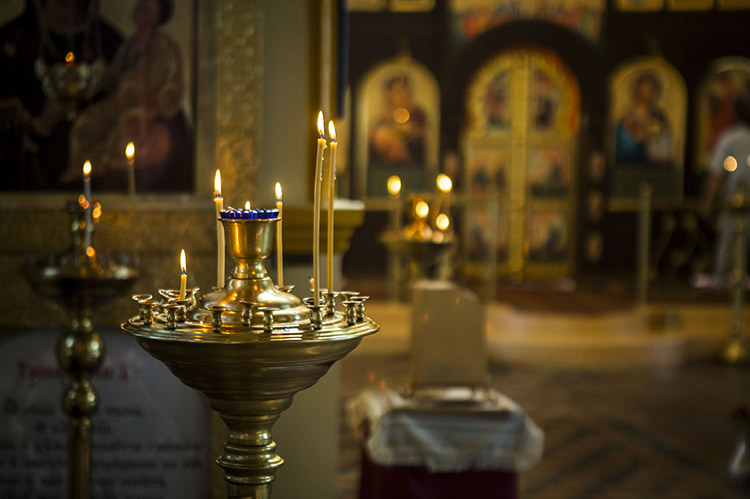Свечи в церкви