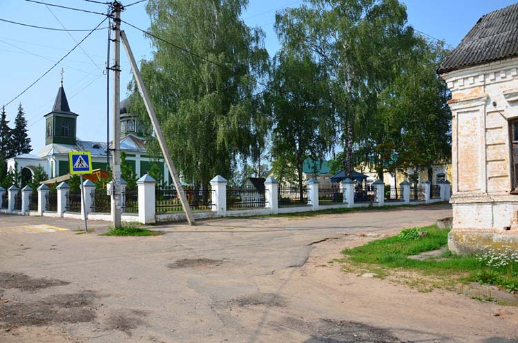 Церковь Трех Святителей и детский сад город Велиж