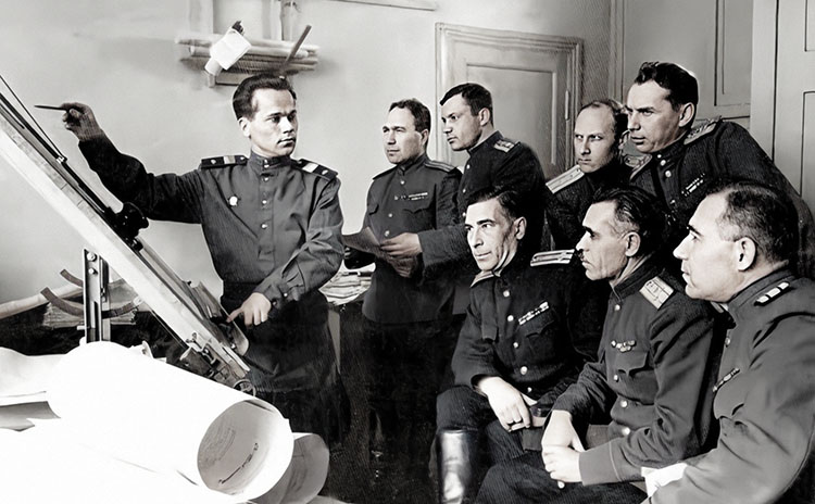 10 ноября в истории. Михаил Калашников 3 Конструктор Михаил Тимофеевич Калашников