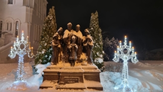 13. Pamyatnik TSarstvennym muchenikam