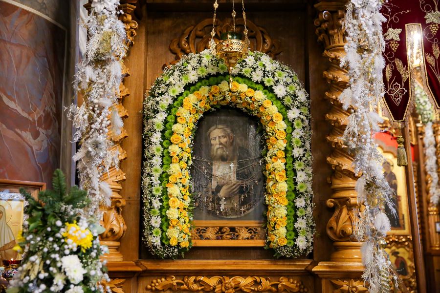 Чудотворная икона преподобного Серафима