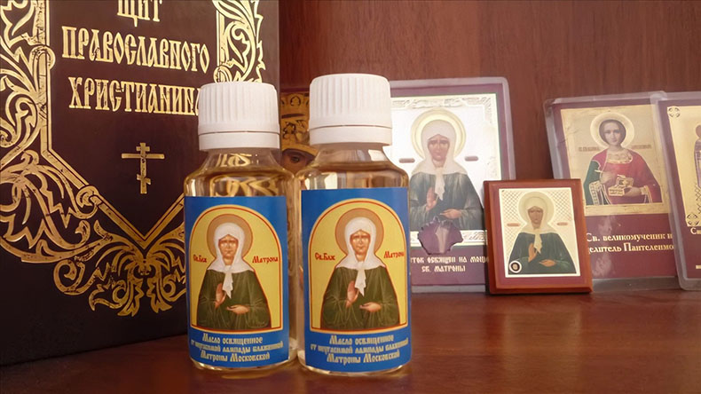 Освященное маслице и иконки