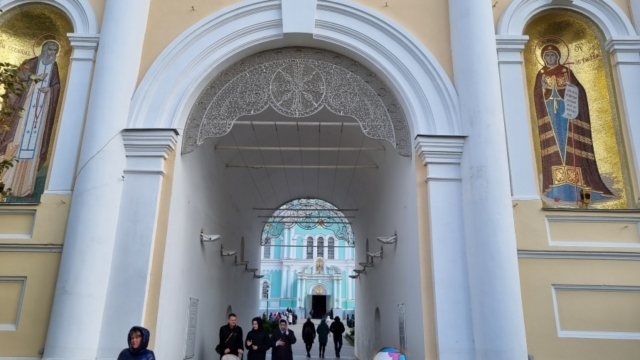 06. utro. vrata diveevskogo monastyrya