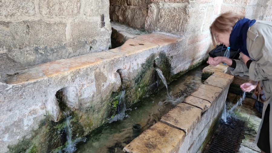 Источник на Горней, где брала воду Дева Мария