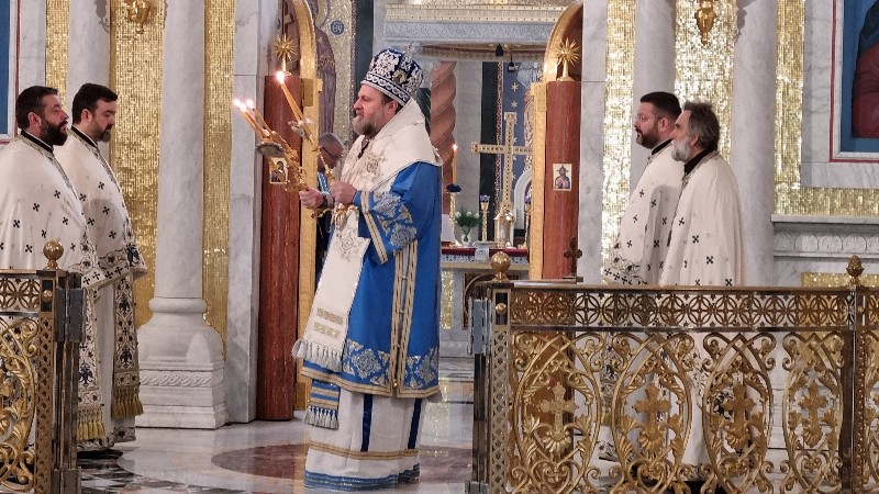 2-й день в Сербии - Сретение Господне 🙏 3 Архиерей благословляет свечами