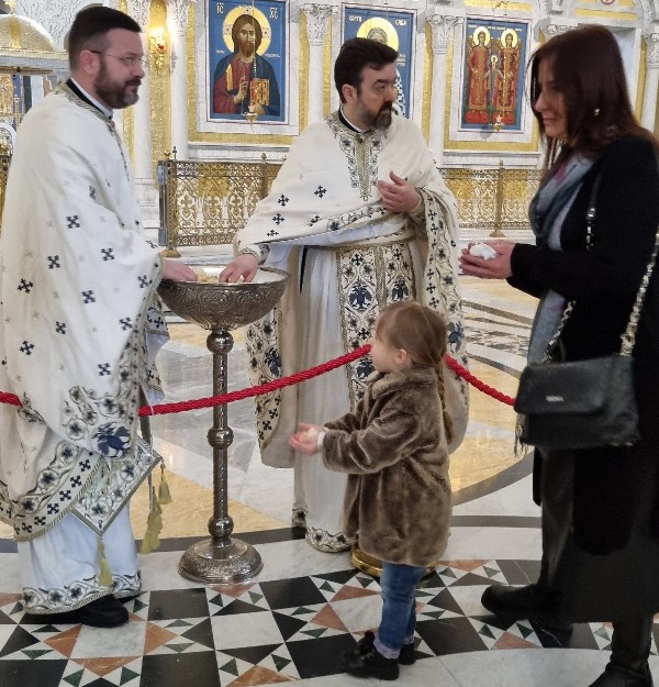 2-й день в Сербии - Сретение Господне 🙏 5 раздача освященного хлеба после Литургии